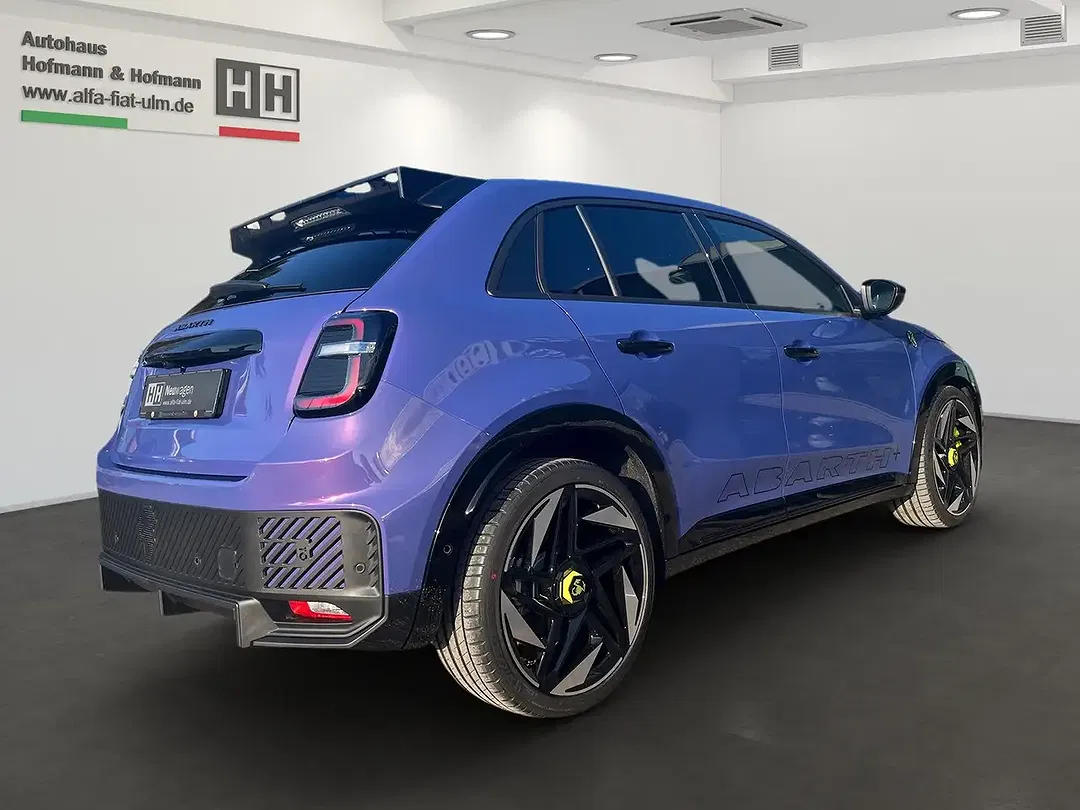Abarth 600e - Thumbnail 3
