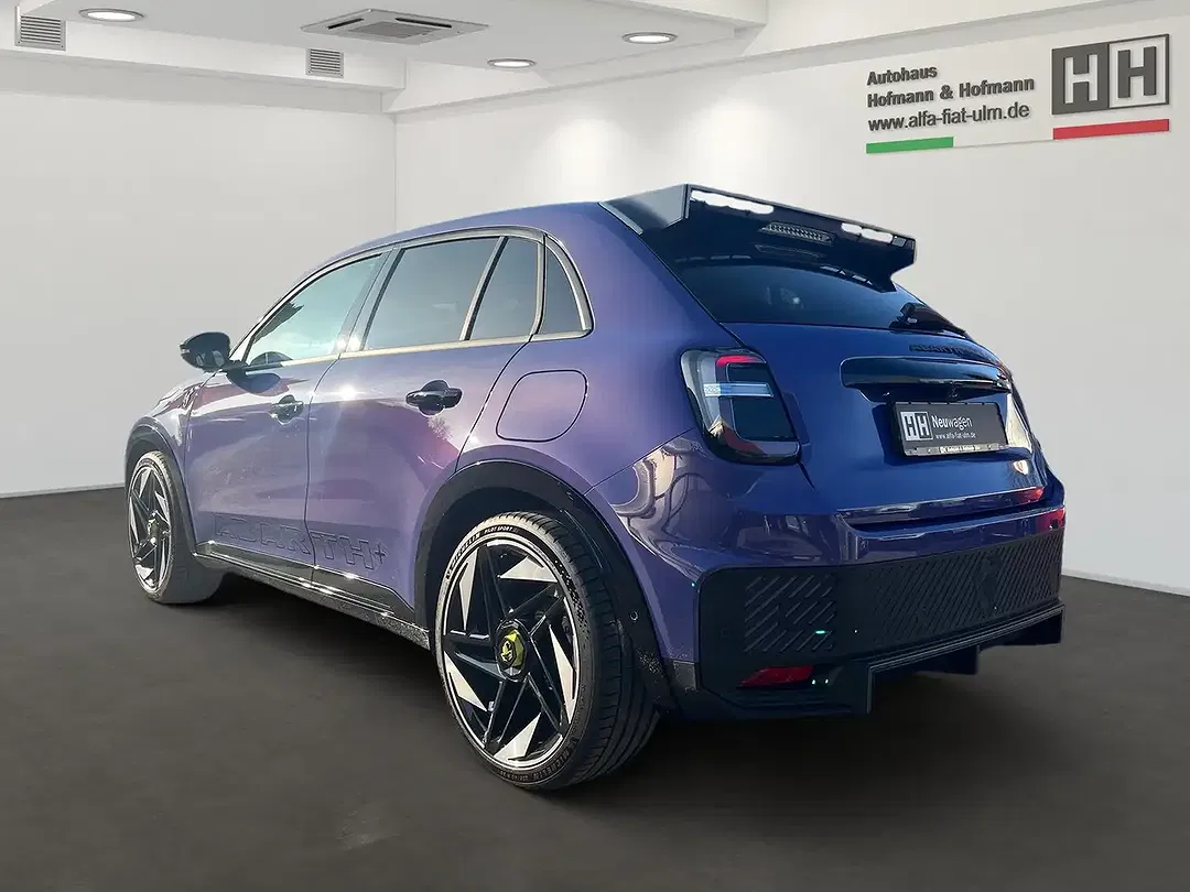 Abarth 600e - Thumbnail 4