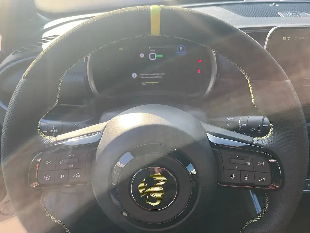 Abarth 600e - Thumbnail 8