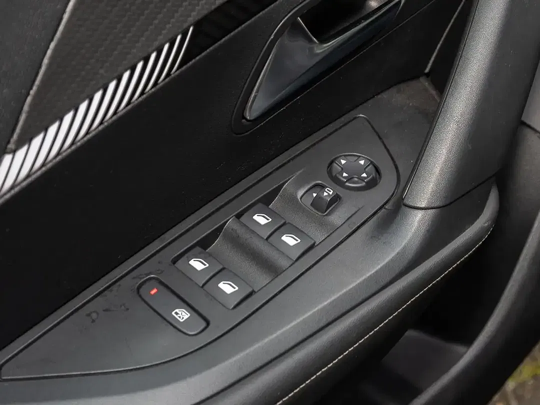 Peugeot 2008 - Thumbnail 6