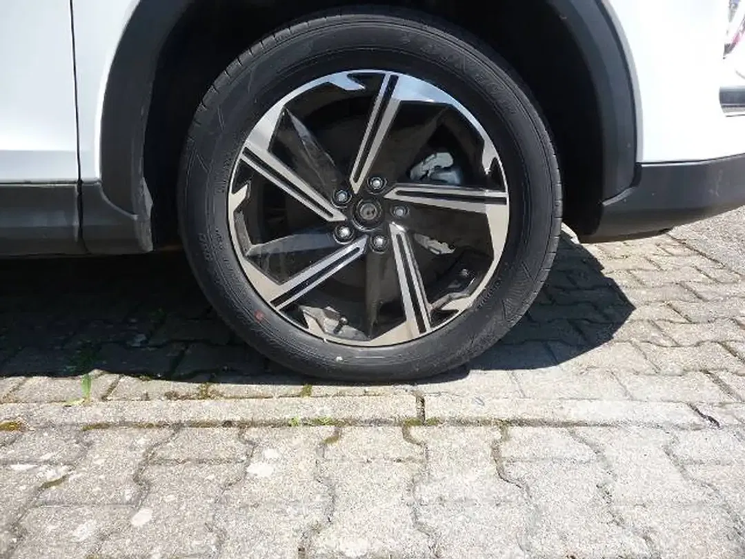 Mitsubishi Eclipse Cross - Thumbnail 2