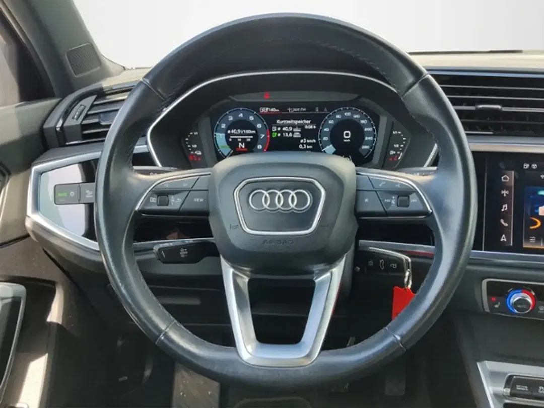Audi Q3 - Thumbnail 13