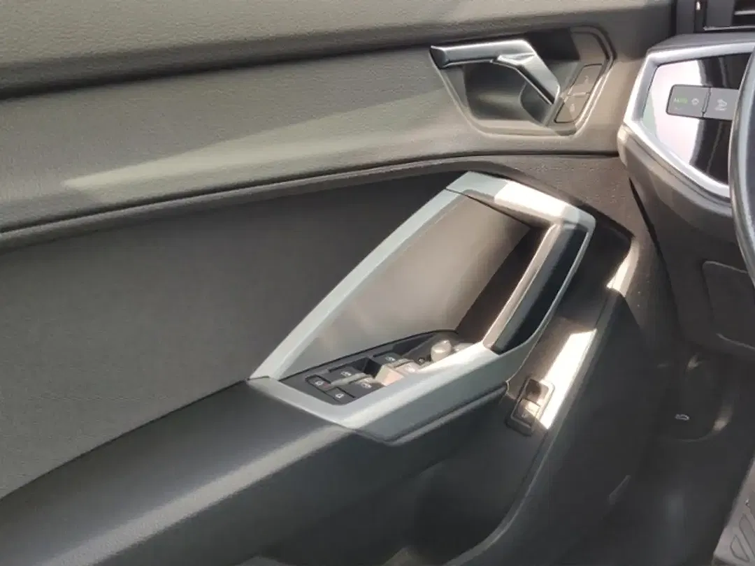 Audi Q3 - Thumbnail 16