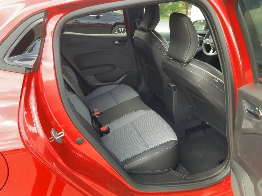 Renault Clio - Thumbnail 12