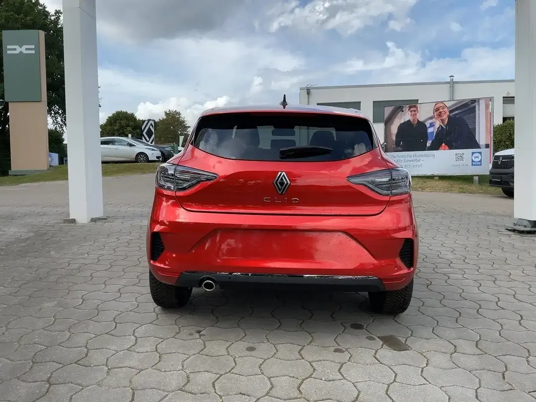 Renault Clio - Thumbnail 3
