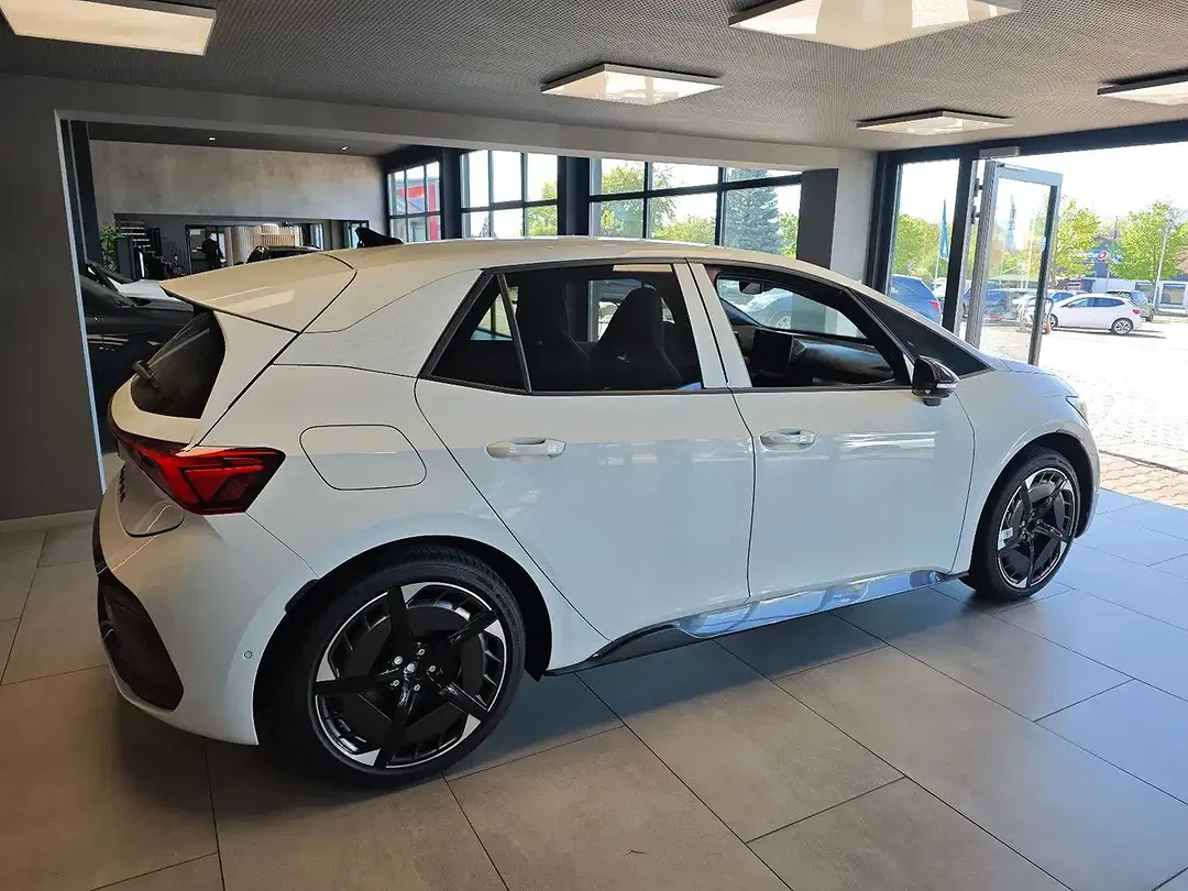 CUPRA Born - Thumbnail 2
