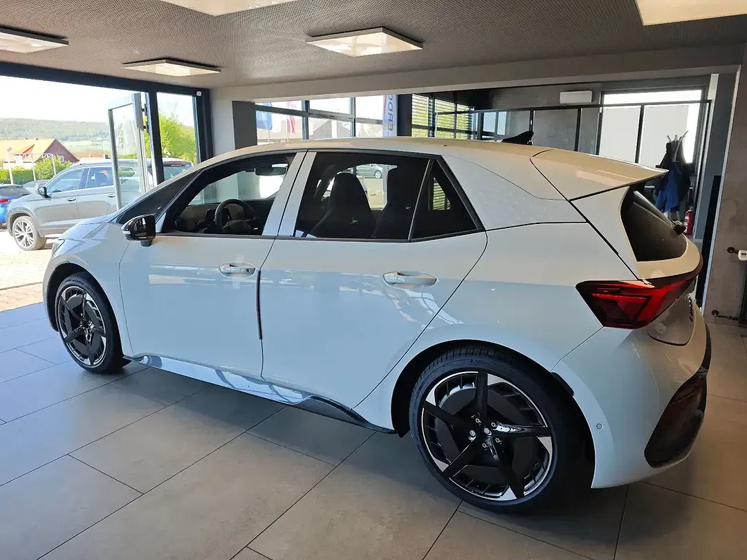 CUPRA Born - Thumbnail 3