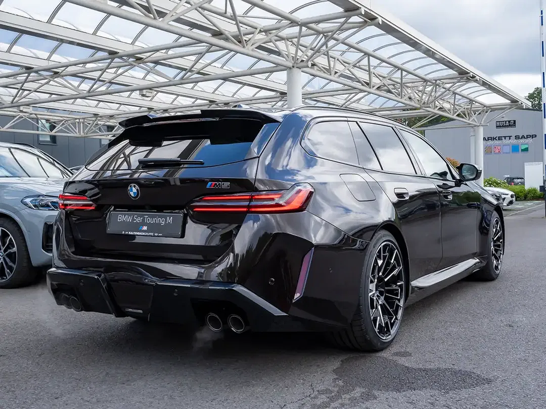 BMW M5 - Thumbnail 3