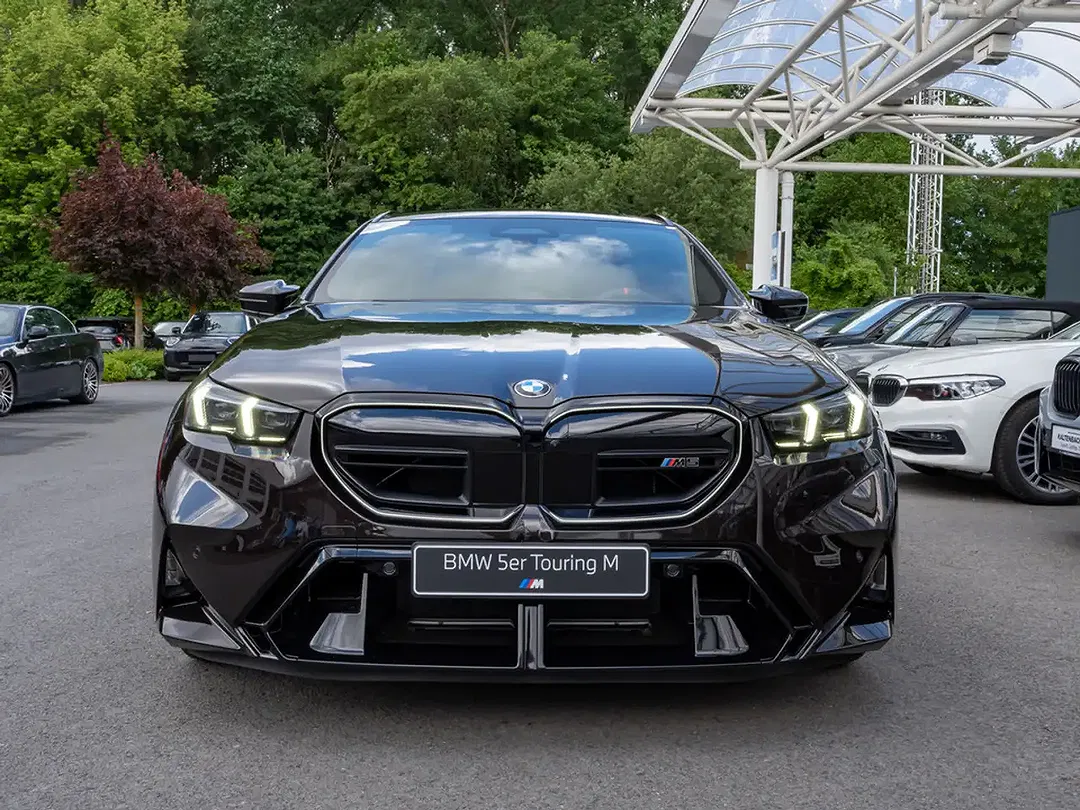 BMW M5 - Thumbnail 4