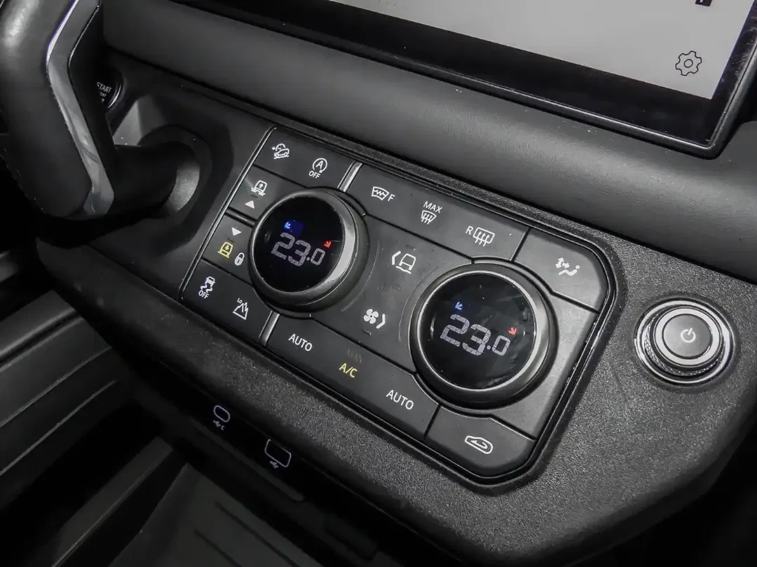 Land Rover Defender - Thumbnail 12