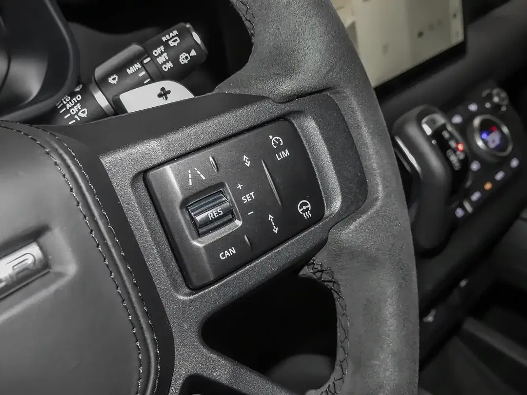 Land Rover Defender - Thumbnail 13