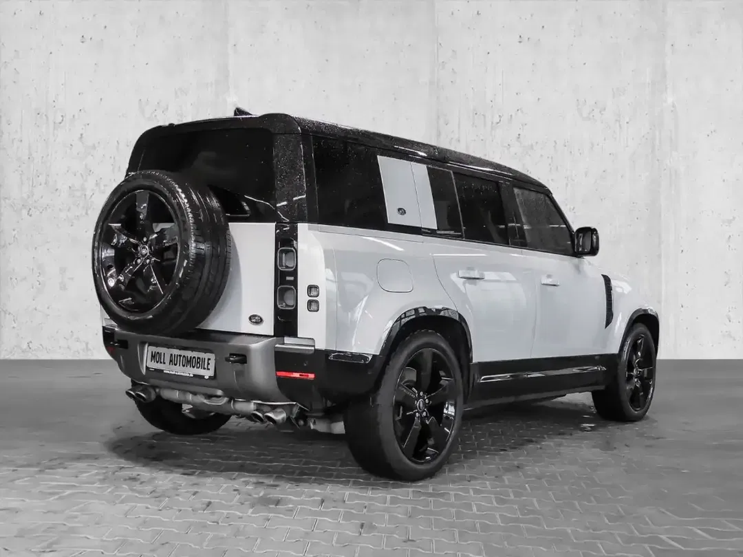 Land Rover Defender - Thumbnail 2