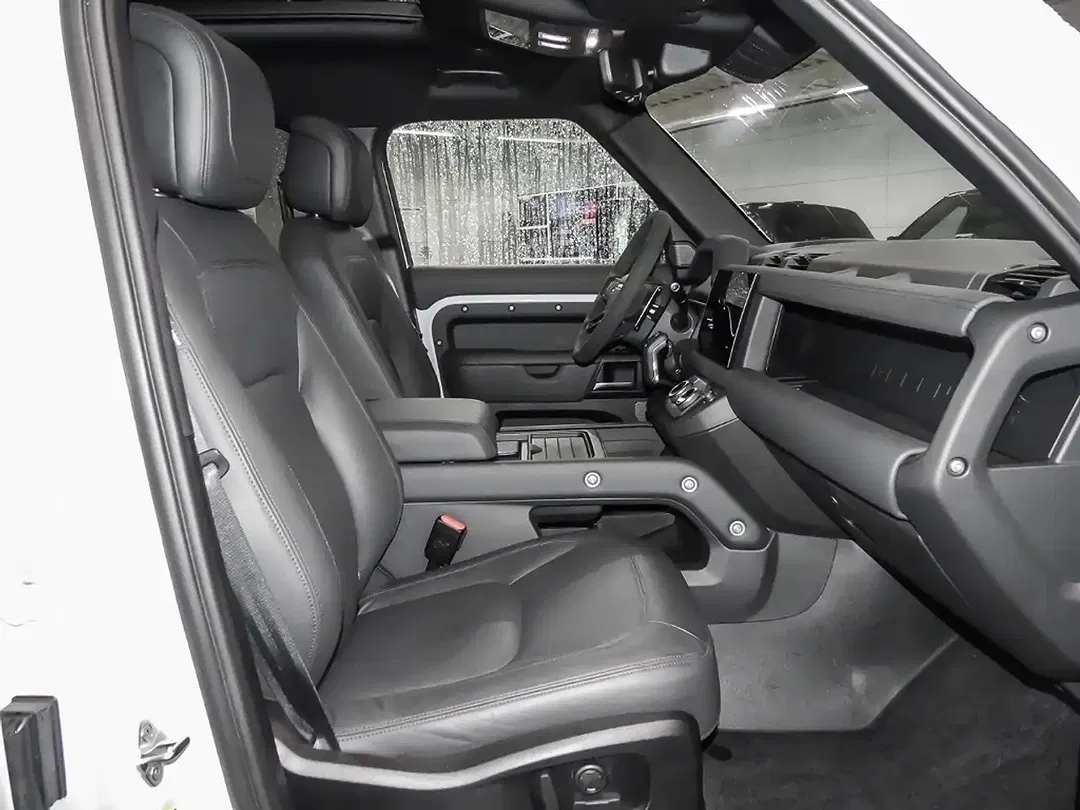 Land Rover Defender - Thumbnail 3