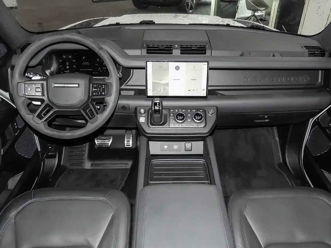 Land Rover Defender - Thumbnail 4