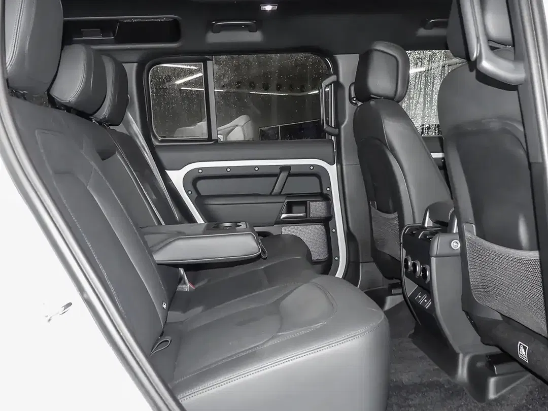 Land Rover Defender - Thumbnail 5