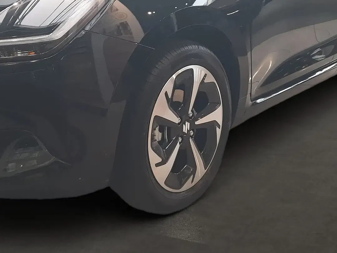 Suzuki Swift - Thumbnail 7