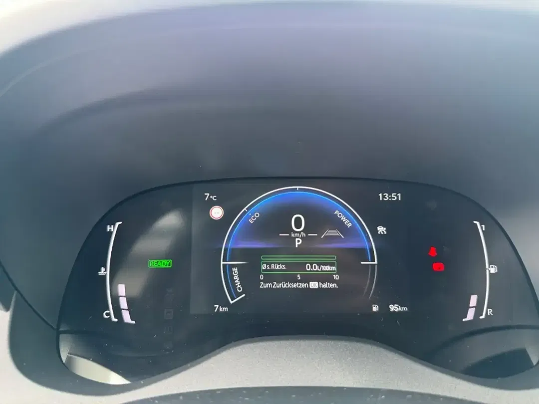 Toyota Yaris - Thumbnail 10