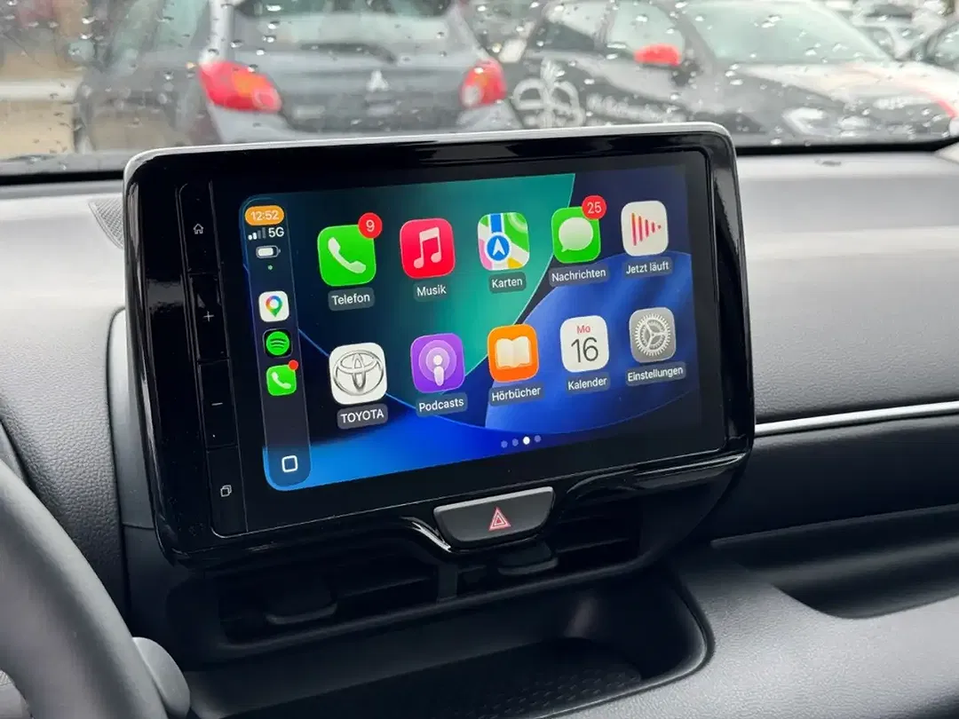 Toyota Yaris - Thumbnail 12