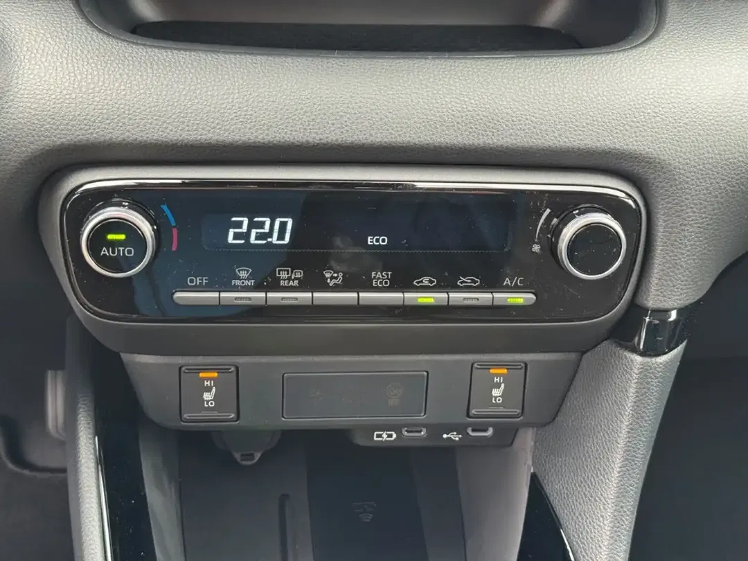 Toyota Yaris - Thumbnail 15