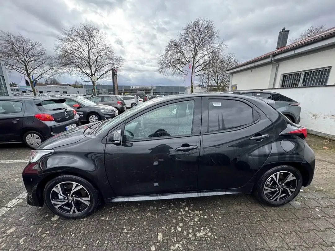 Toyota Yaris - Thumbnail 2