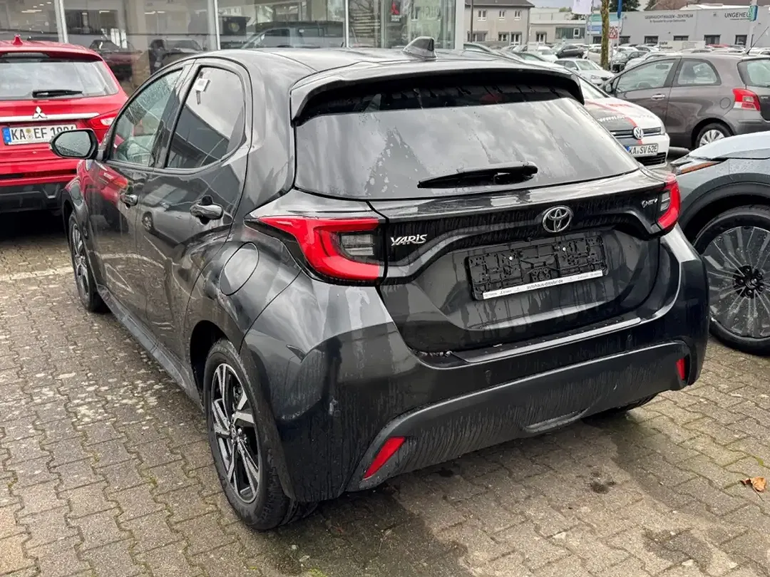 Toyota Yaris - Thumbnail 3