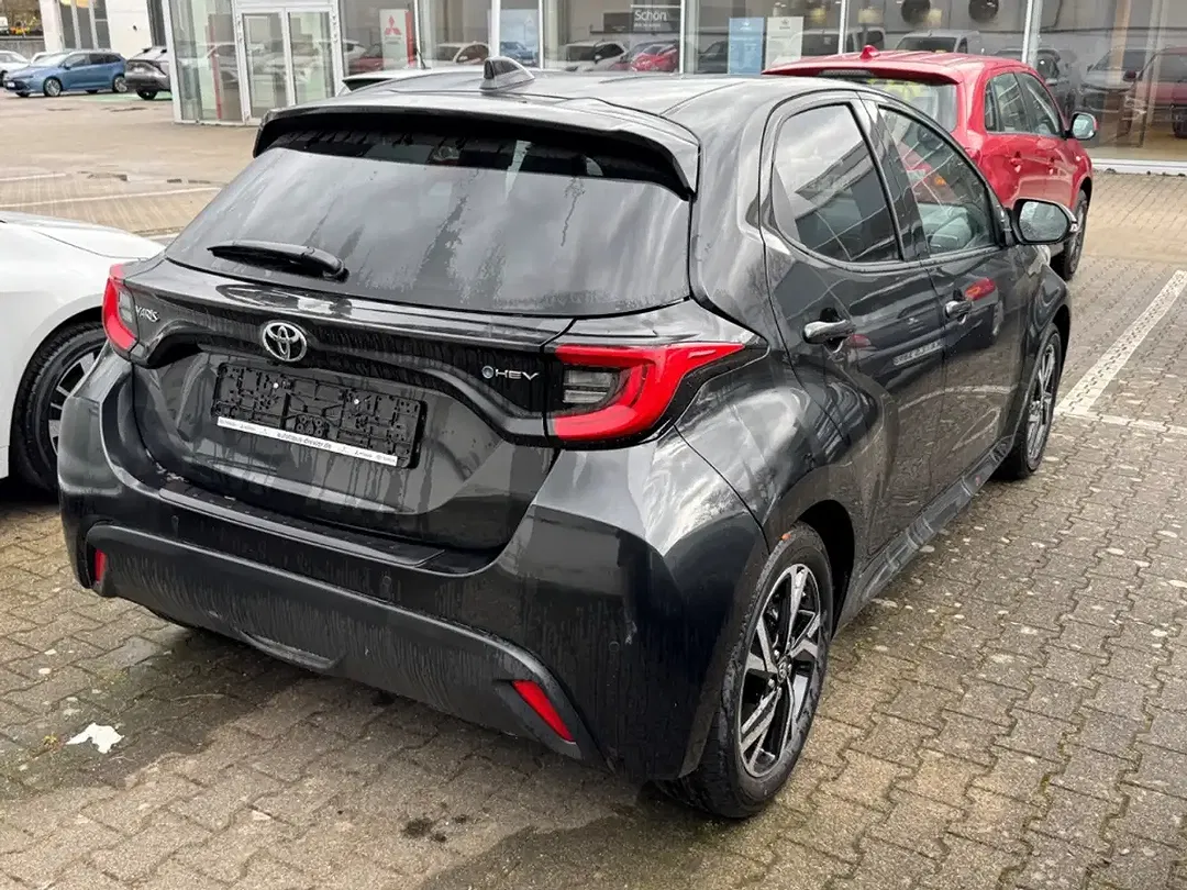 Toyota Yaris - Thumbnail 4
