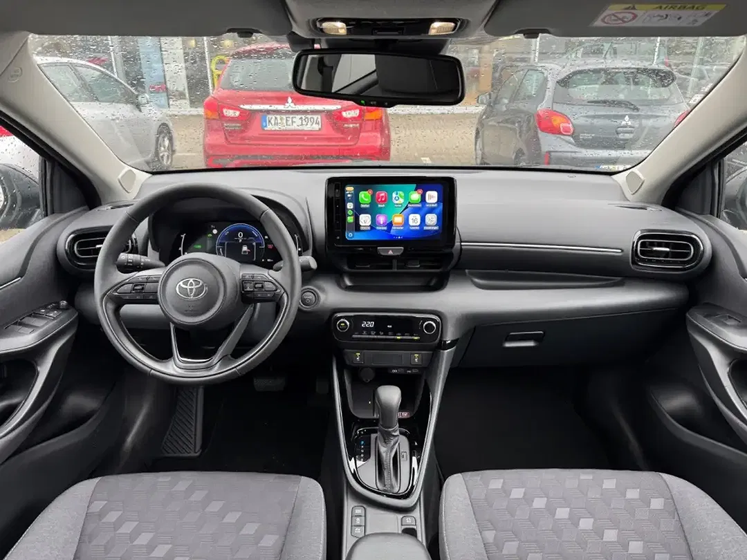 Toyota Yaris - Thumbnail 8