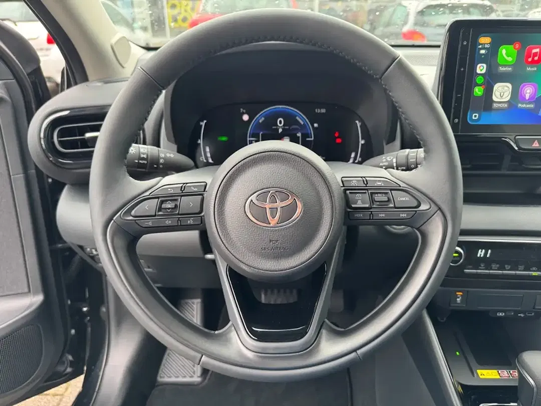 Toyota Yaris - Thumbnail 9