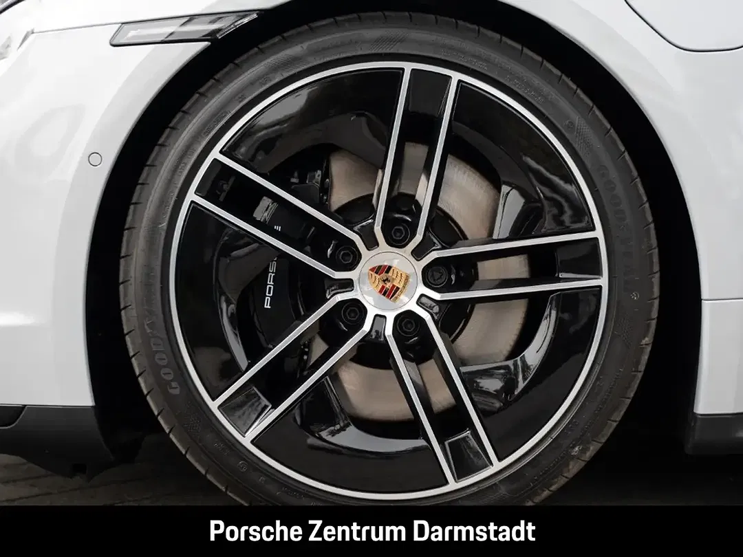 Porsche Taycan - Thumbnail 12