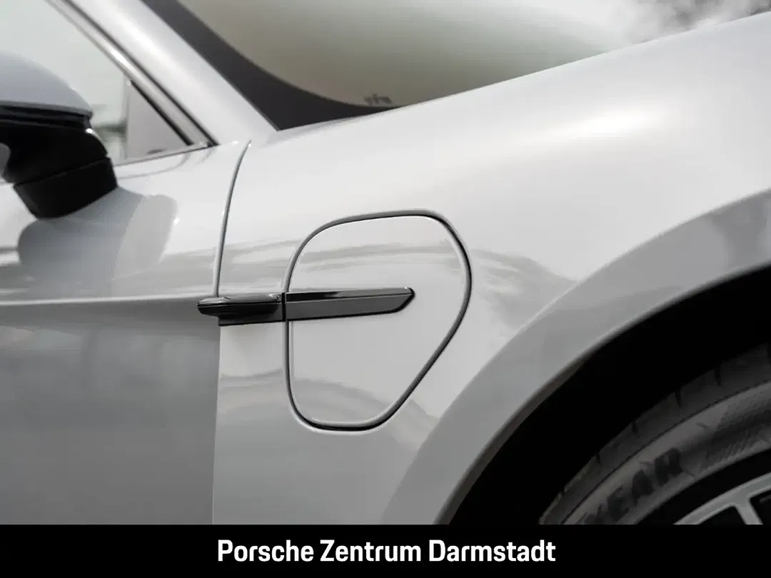 Porsche Taycan - Thumbnail 15