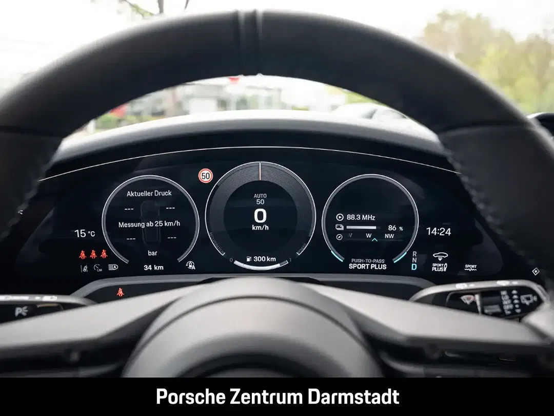 Porsche Taycan - Thumbnail 6