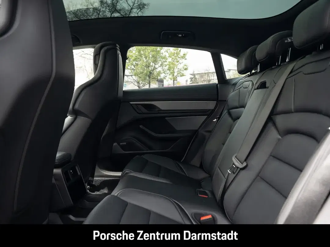 Porsche Taycan - Thumbnail 7