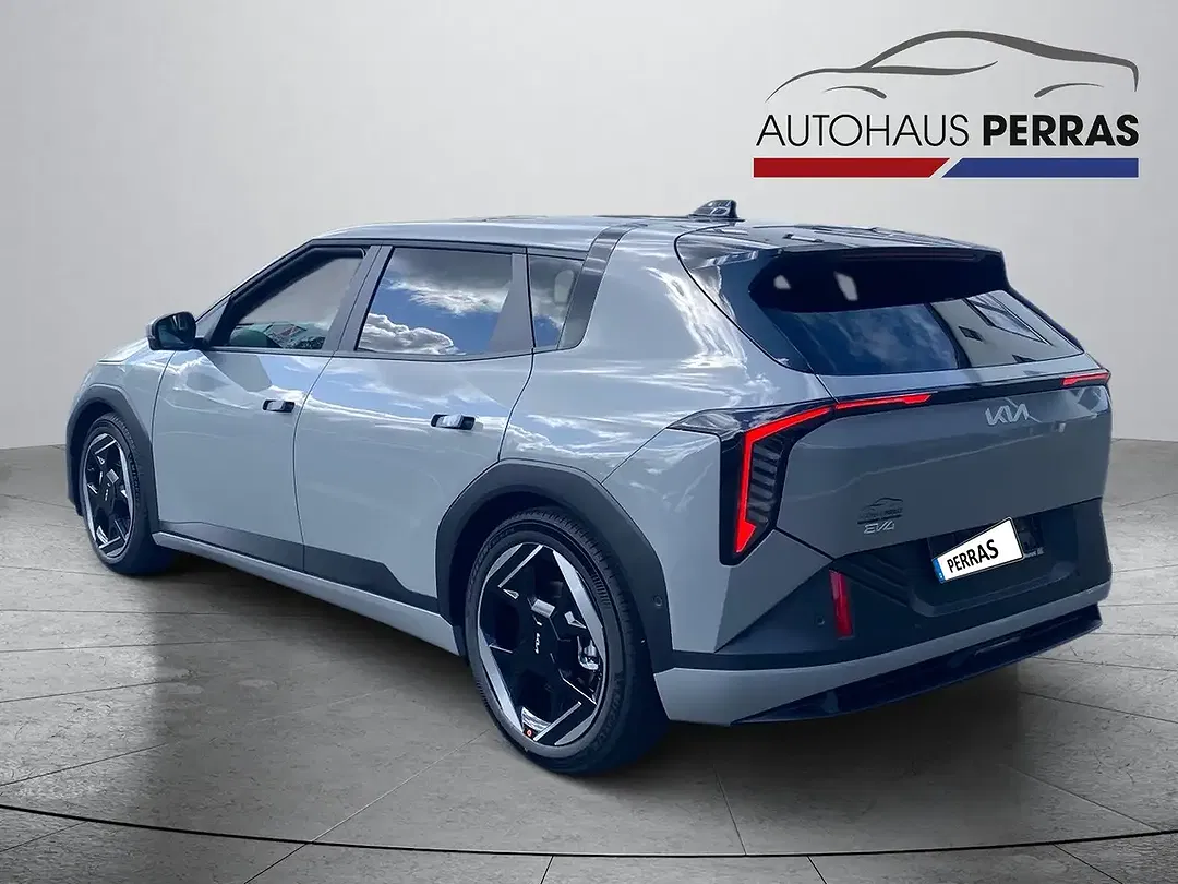 Kia EV4 - Thumbnail 4