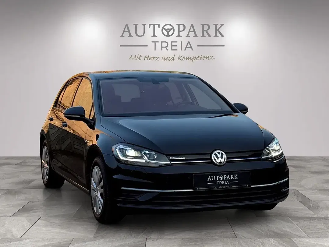 Volkswagen Golf - Thumbnail 1