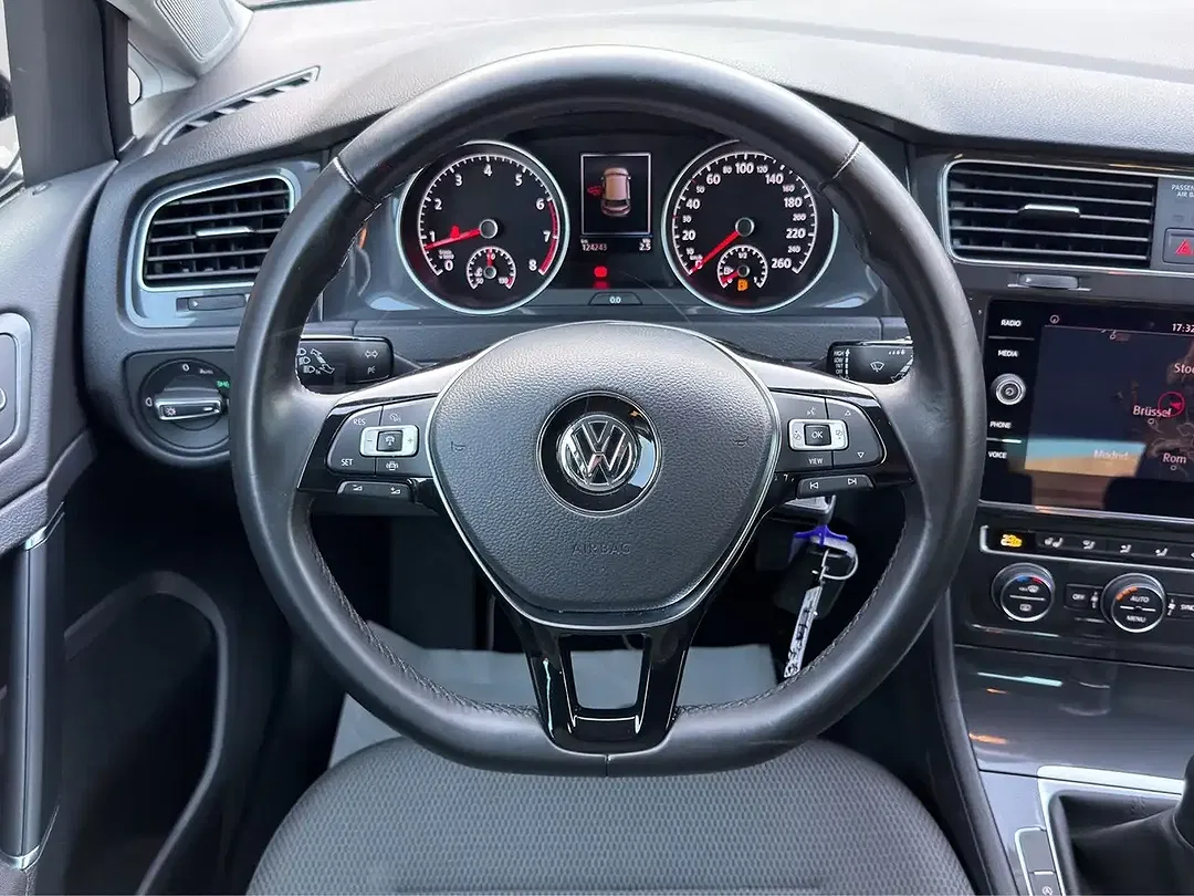 Volkswagen Golf - Thumbnail 8