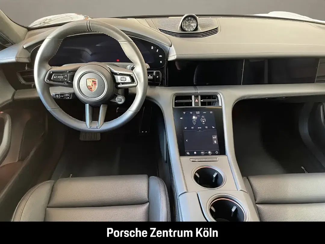 Porsche Taycan - Thumbnail 14