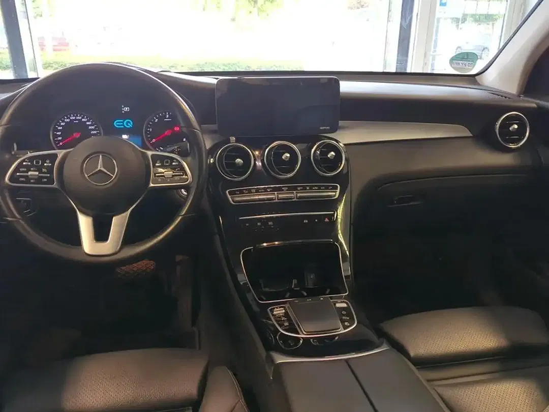 Mercedes-Benz GLC 300 - Thumbnail 6