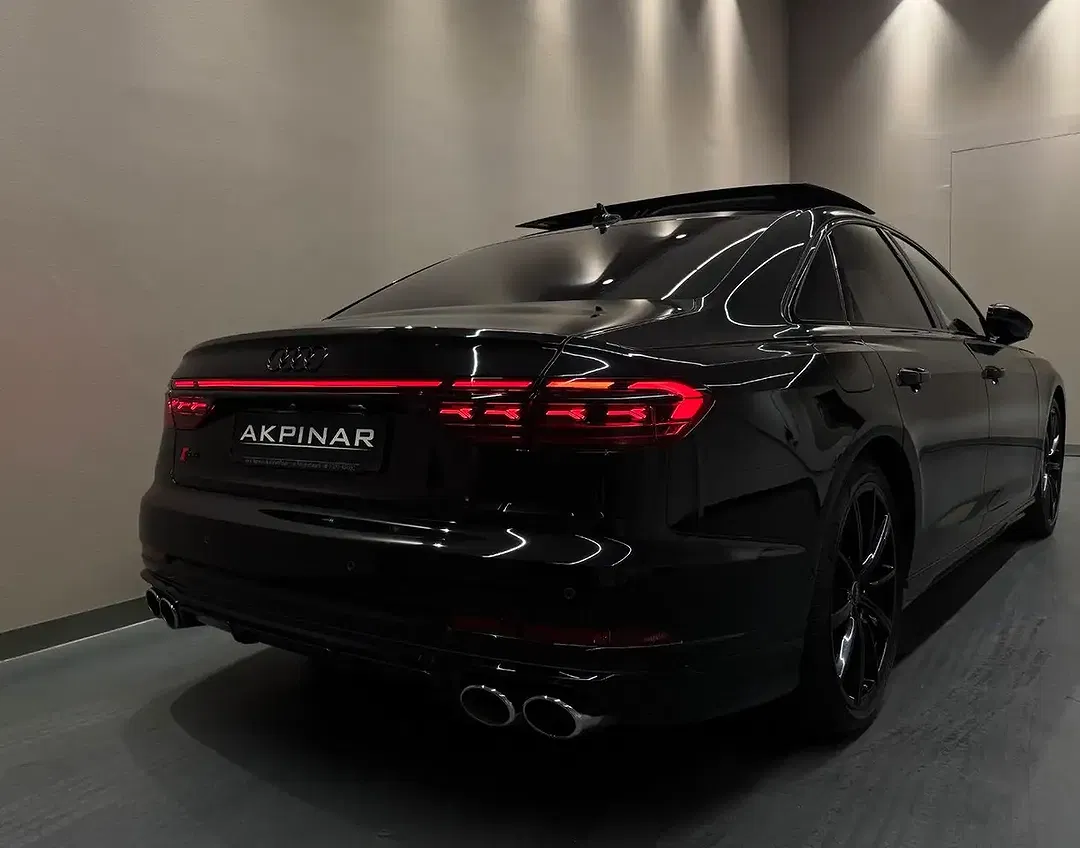 Audi S8 - Thumbnail 4