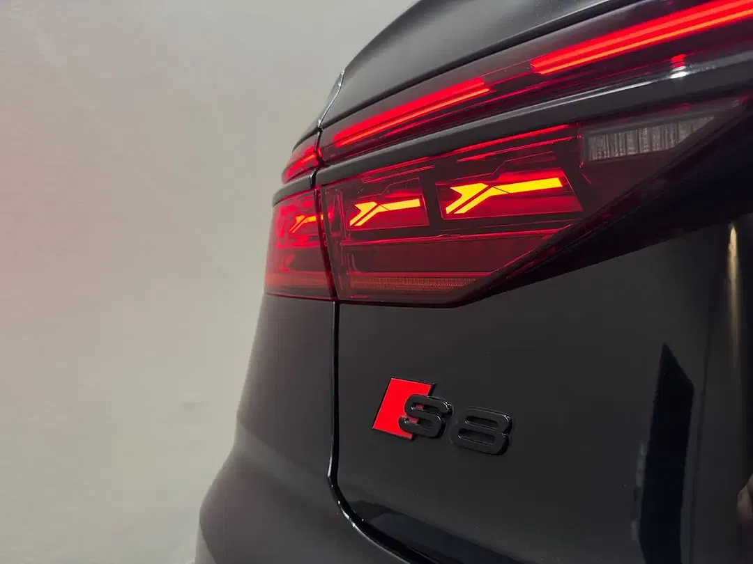 Audi S8 - Thumbnail 5