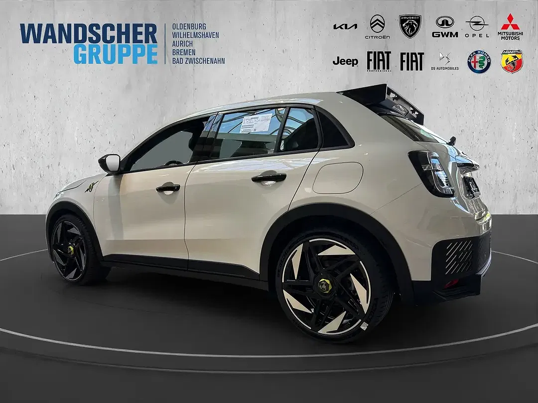 Abarth 600e - Thumbnail 3
