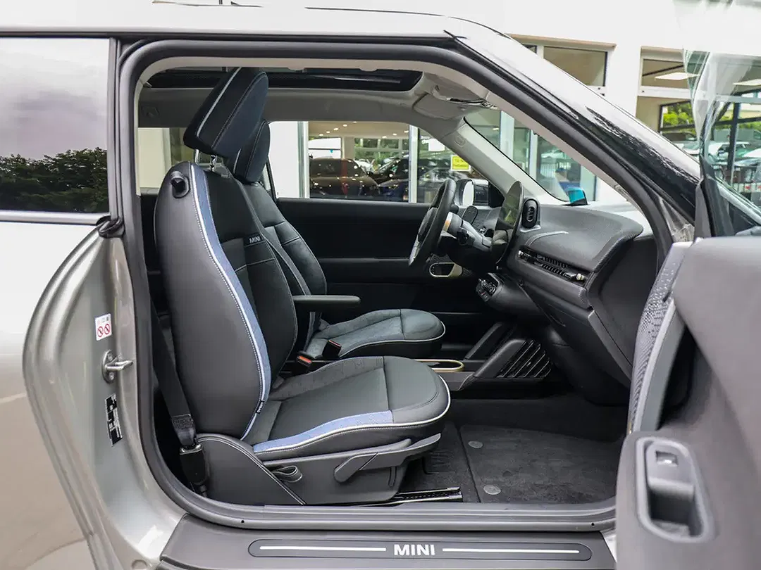MINI Cooper SE - Thumbnail 6