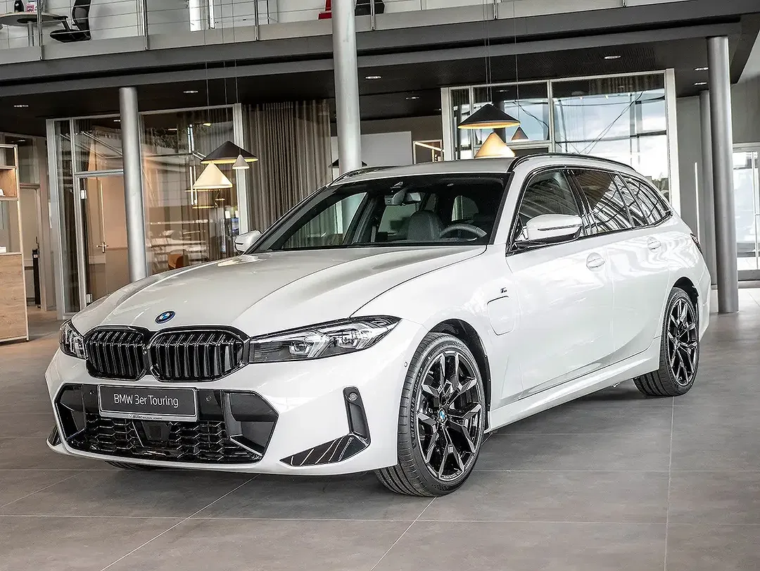 BMW 330 - Thumbnail 1