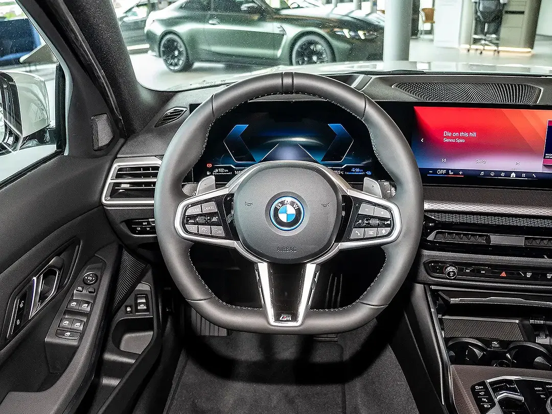 BMW 330 - Thumbnail 10