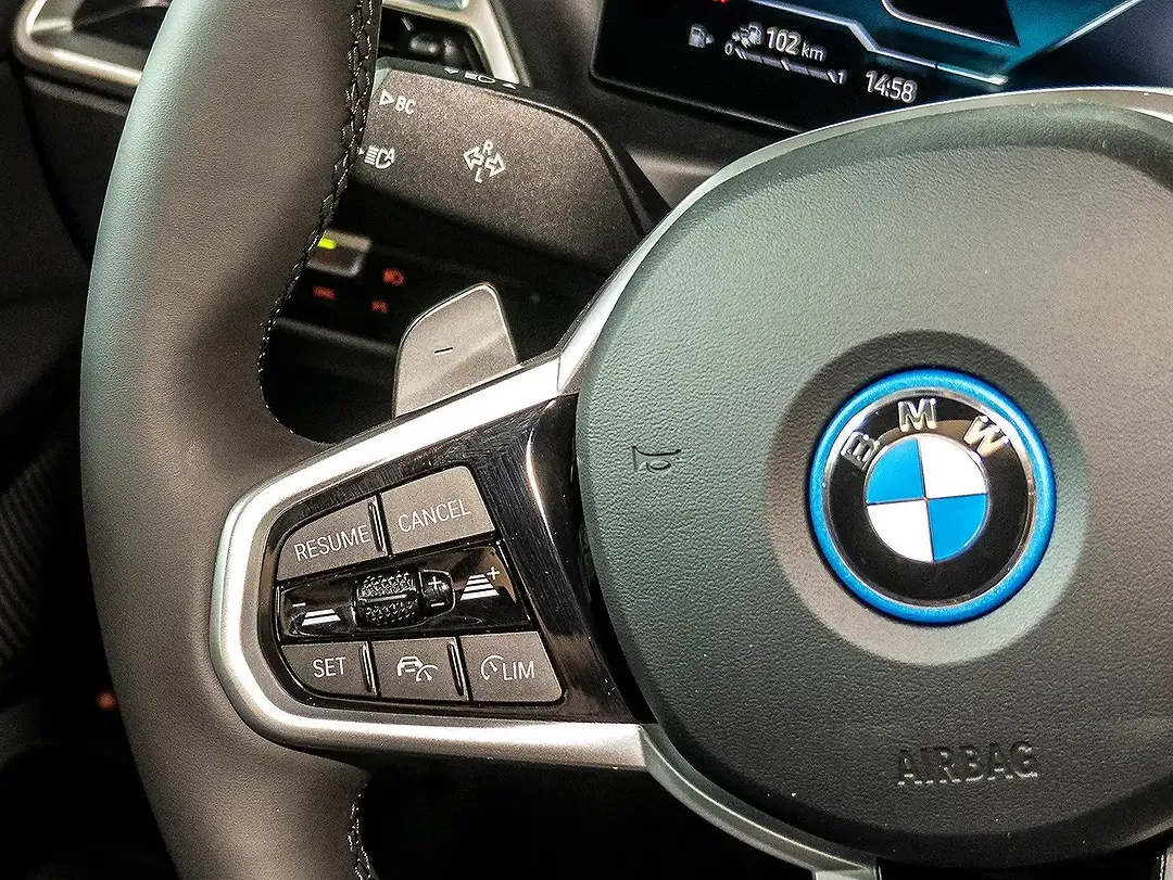 BMW 330 - Thumbnail 13
