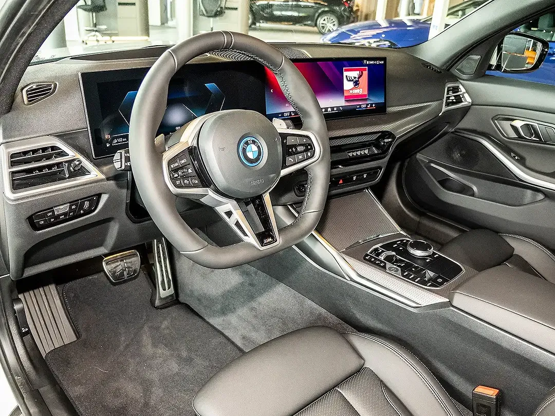 BMW 330 - Thumbnail 3