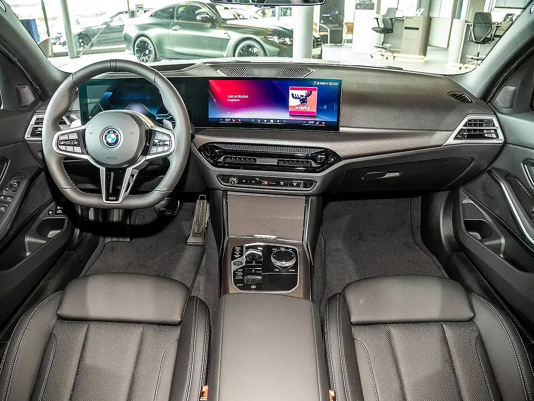 BMW 330 - Thumbnail 5