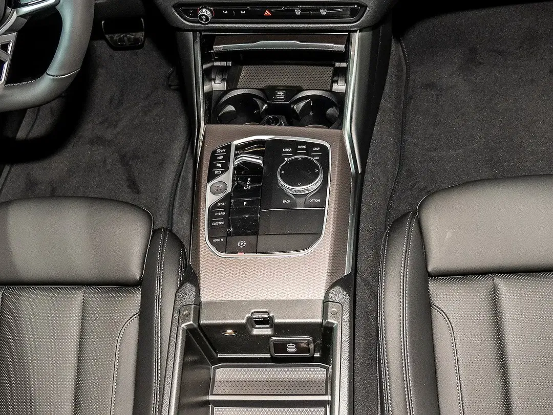 BMW 330 - Thumbnail 8