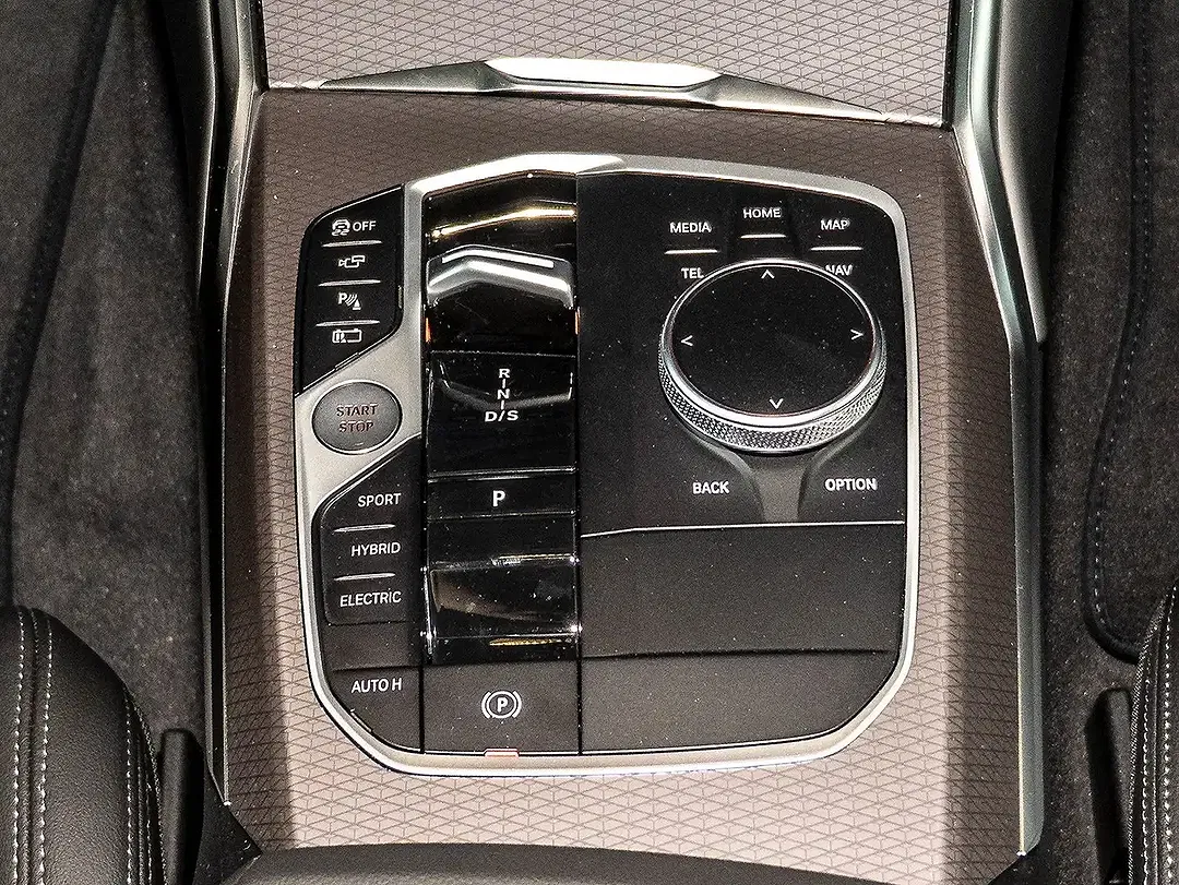BMW 330 - Thumbnail 9