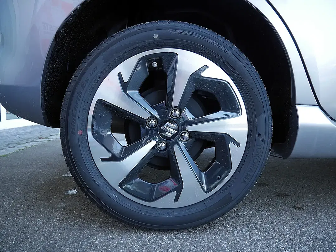 Suzuki Swift - Thumbnail 7