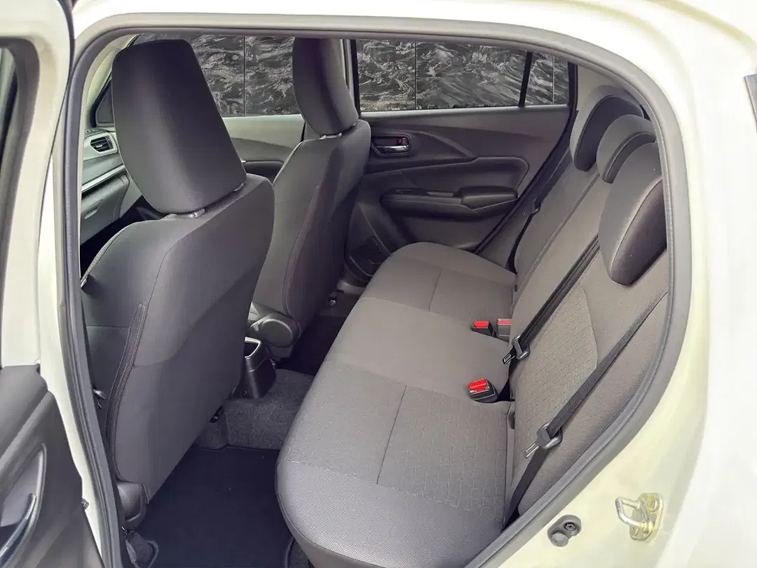 Suzuki Swift - Thumbnail 11